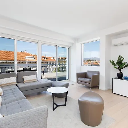 Modern 2 Bedrooms In The Centre *