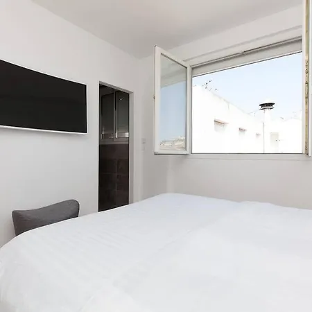 Modern 2 Bedrooms In The Centre Apartment