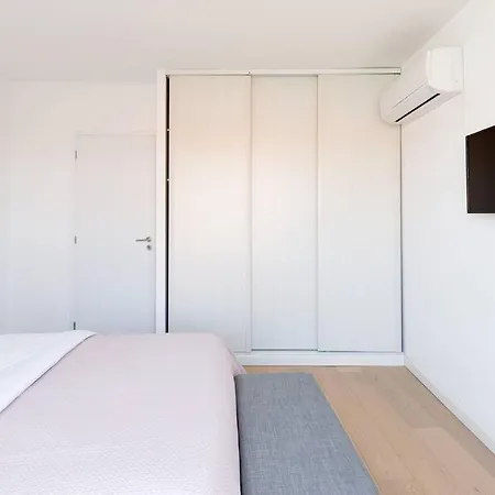 Modern 2 Bedrooms In The Centre 戛纳